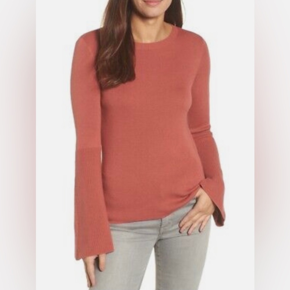 Halogen Women’s crew neck bell sleeve sweater in terra cotta size large